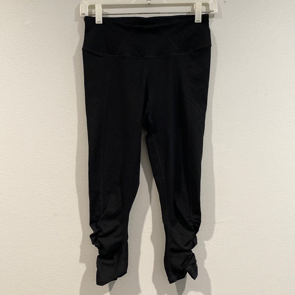 Black Fabletics Cropped Leggings - Cinched - Size Extra Small (XS)